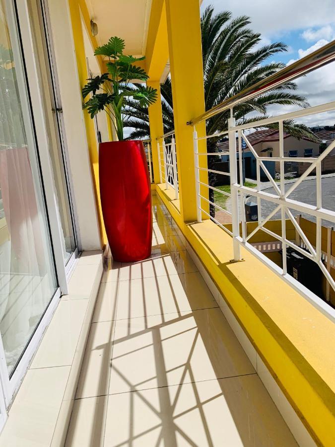 Mowetu Guest House เคปทาวน์ ภายนอก รูปภาพ