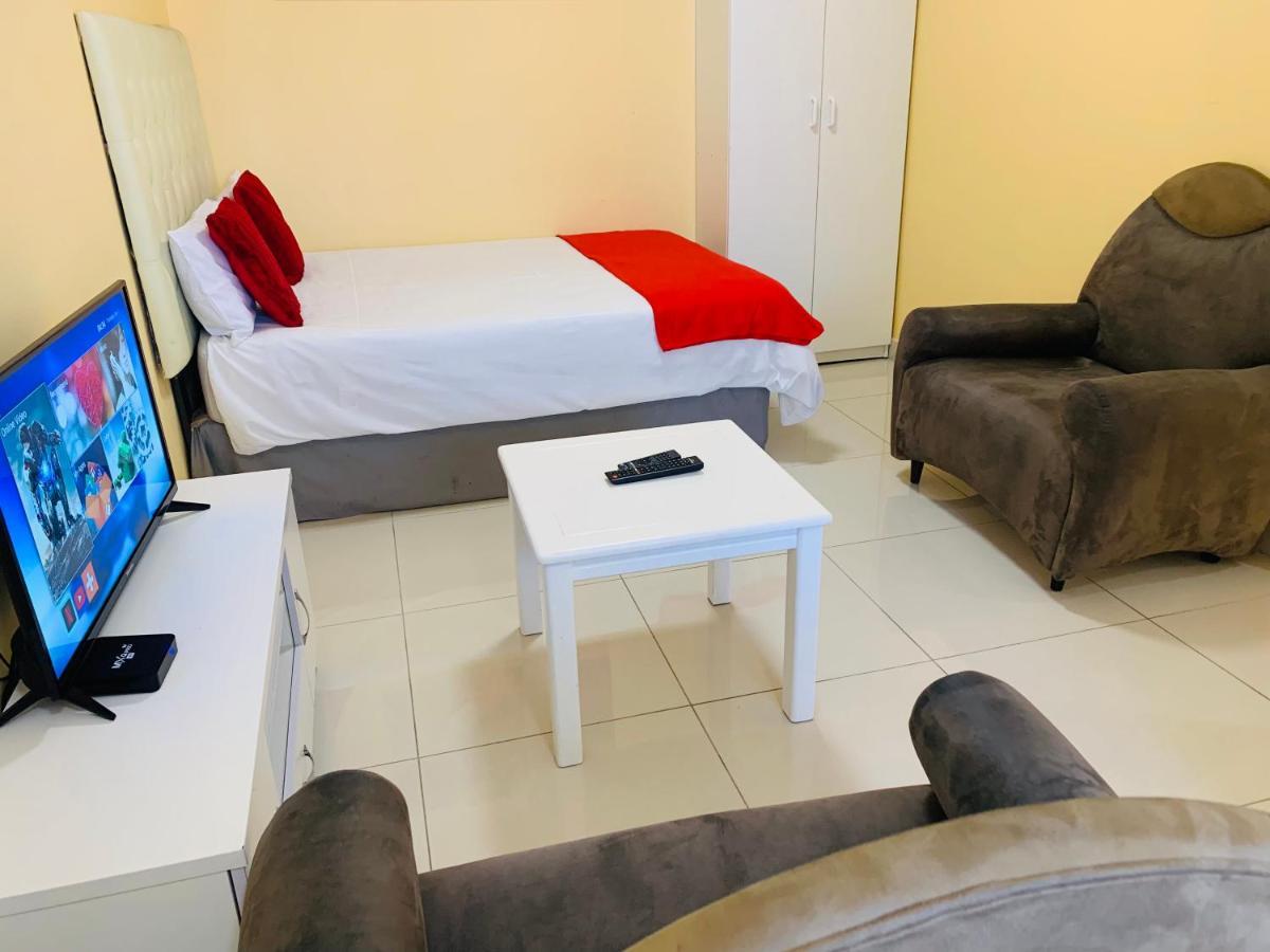 Mowetu Guest House เคปทาวน์ ภายนอก รูปภาพ
