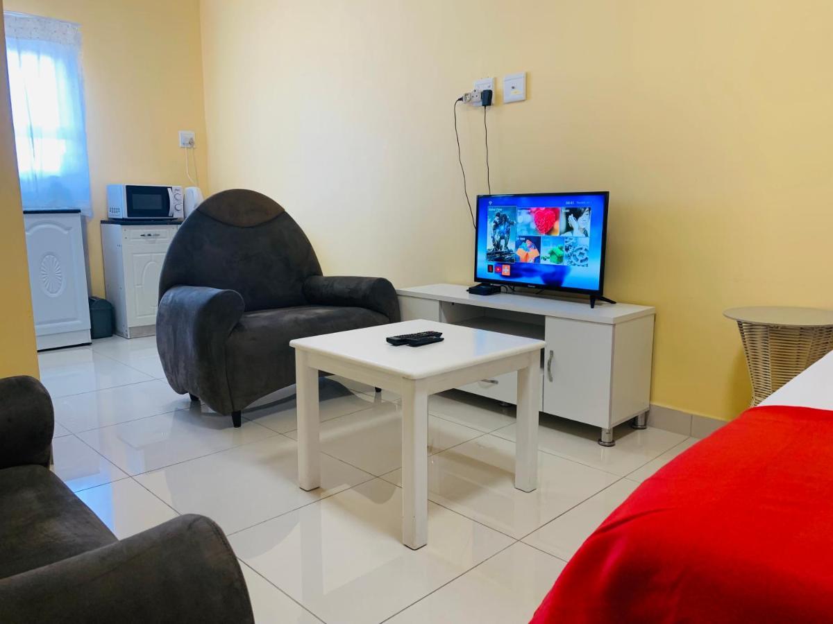 Mowetu Guest House เคปทาวน์ ภายนอก รูปภาพ