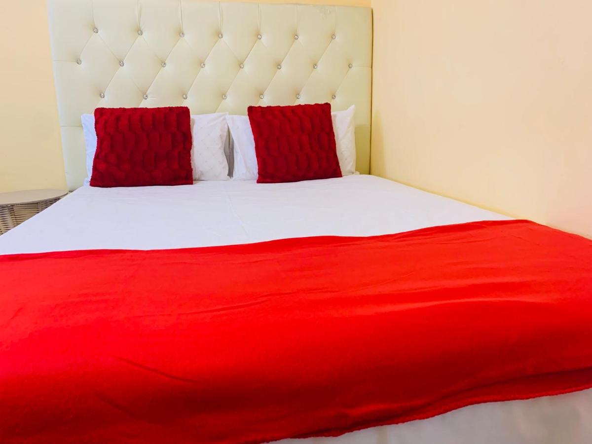 Mowetu Guest House เคปทาวน์ ภายนอก รูปภาพ