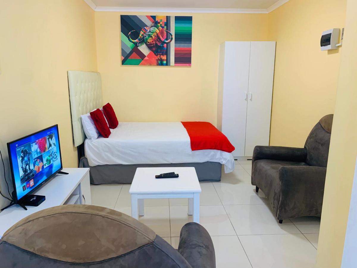 Mowetu Guest House เคปทาวน์ ภายนอก รูปภาพ