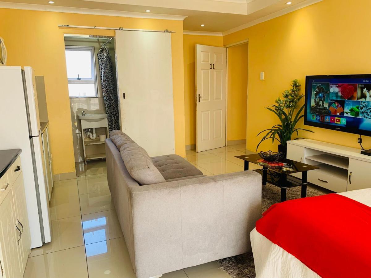 Mowetu Guest House เคปทาวน์ ภายนอก รูปภาพ