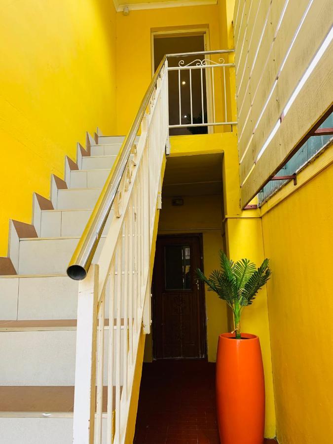 Mowetu Guest House เคปทาวน์ ภายนอก รูปภาพ