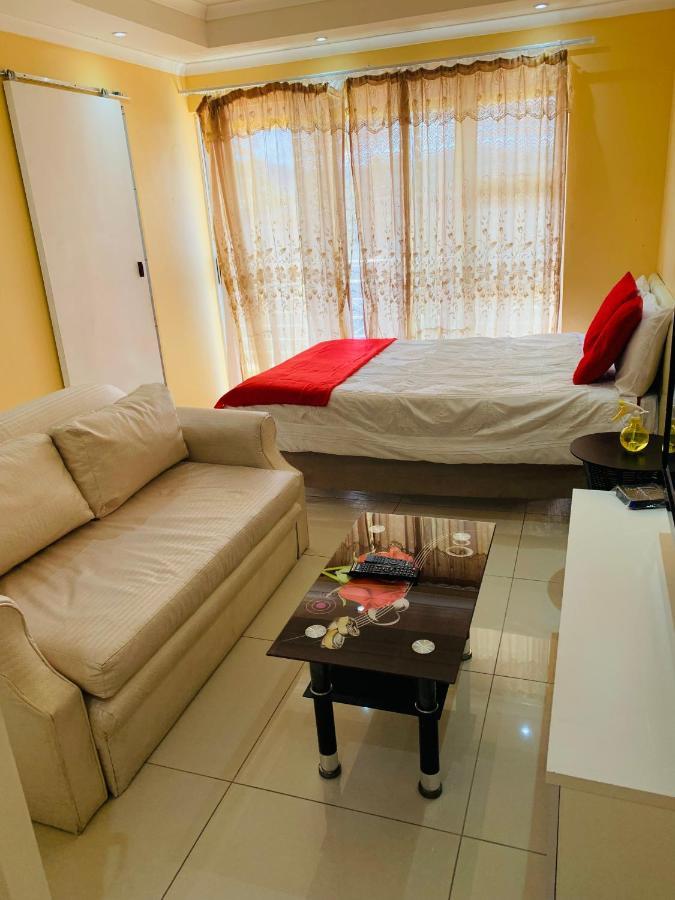 Mowetu Guest House เคปทาวน์ ภายนอก รูปภาพ