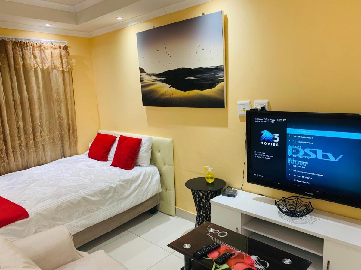 Mowetu Guest House เคปทาวน์ ภายนอก รูปภาพ