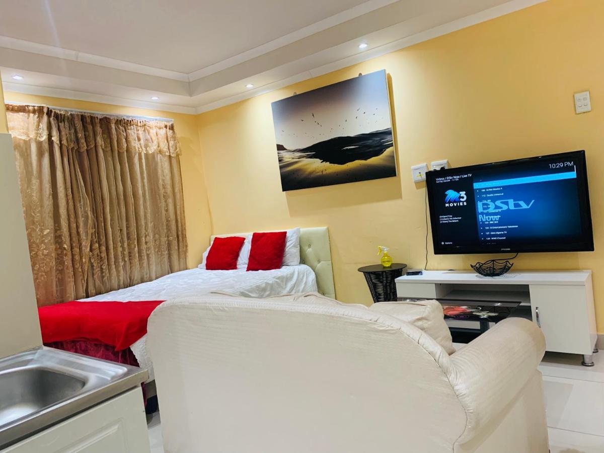 Mowetu Guest House เคปทาวน์ ภายนอก รูปภาพ