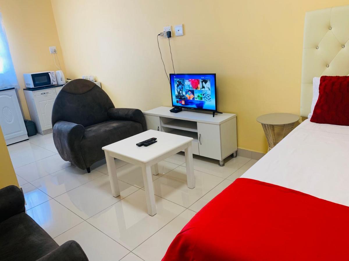 Mowetu Guest House เคปทาวน์ ภายนอก รูปภาพ