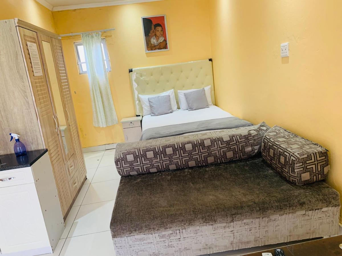 Mowetu Guest House เคปทาวน์ ภายนอก รูปภาพ