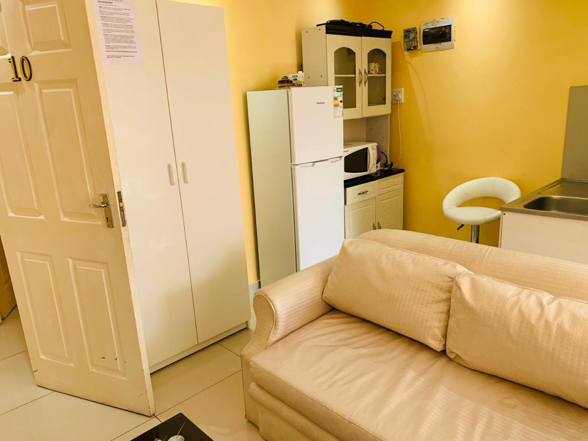 Mowetu Guest House เคปทาวน์ ภายนอก รูปภาพ