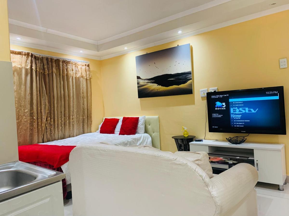 Mowetu Guest House เคปทาวน์ ภายนอก รูปภาพ