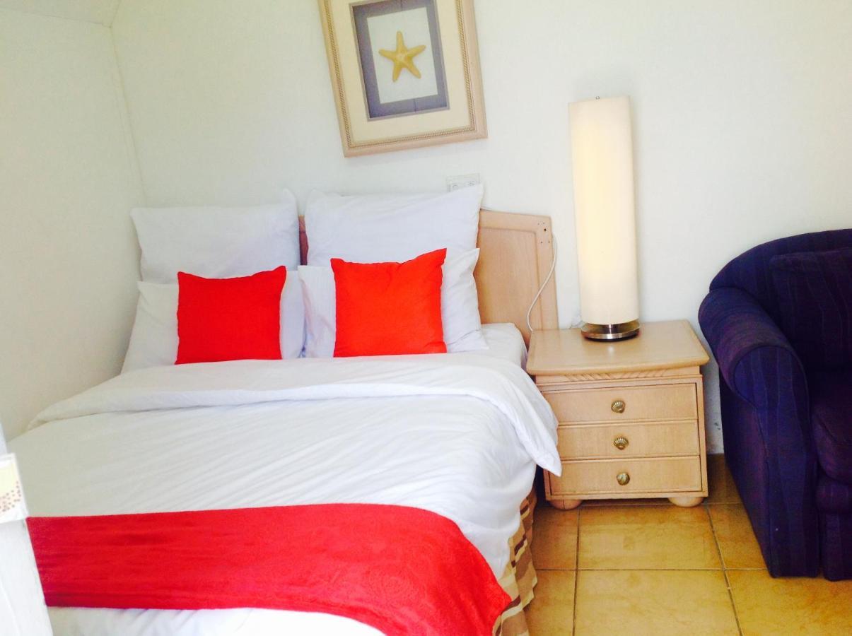 Mowetu Guest House เคปทาวน์ ภายนอก รูปภาพ