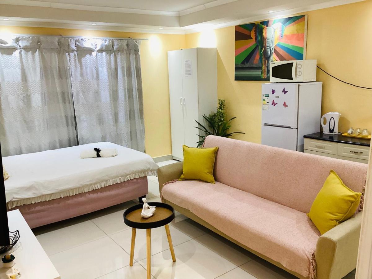 Mowetu Guest House เคปทาวน์ ภายนอก รูปภาพ