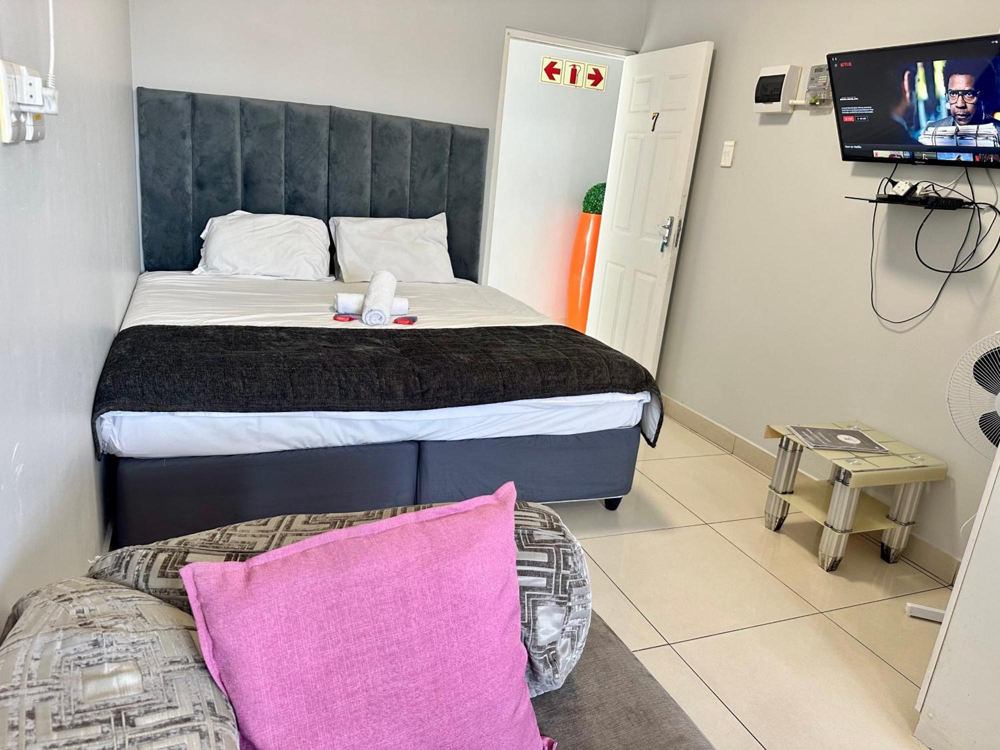 Mowetu Guest House เคปทาวน์ ภายนอก รูปภาพ